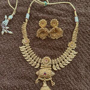 Gold plated Indian Flower Temple Jewelry necklace set for party